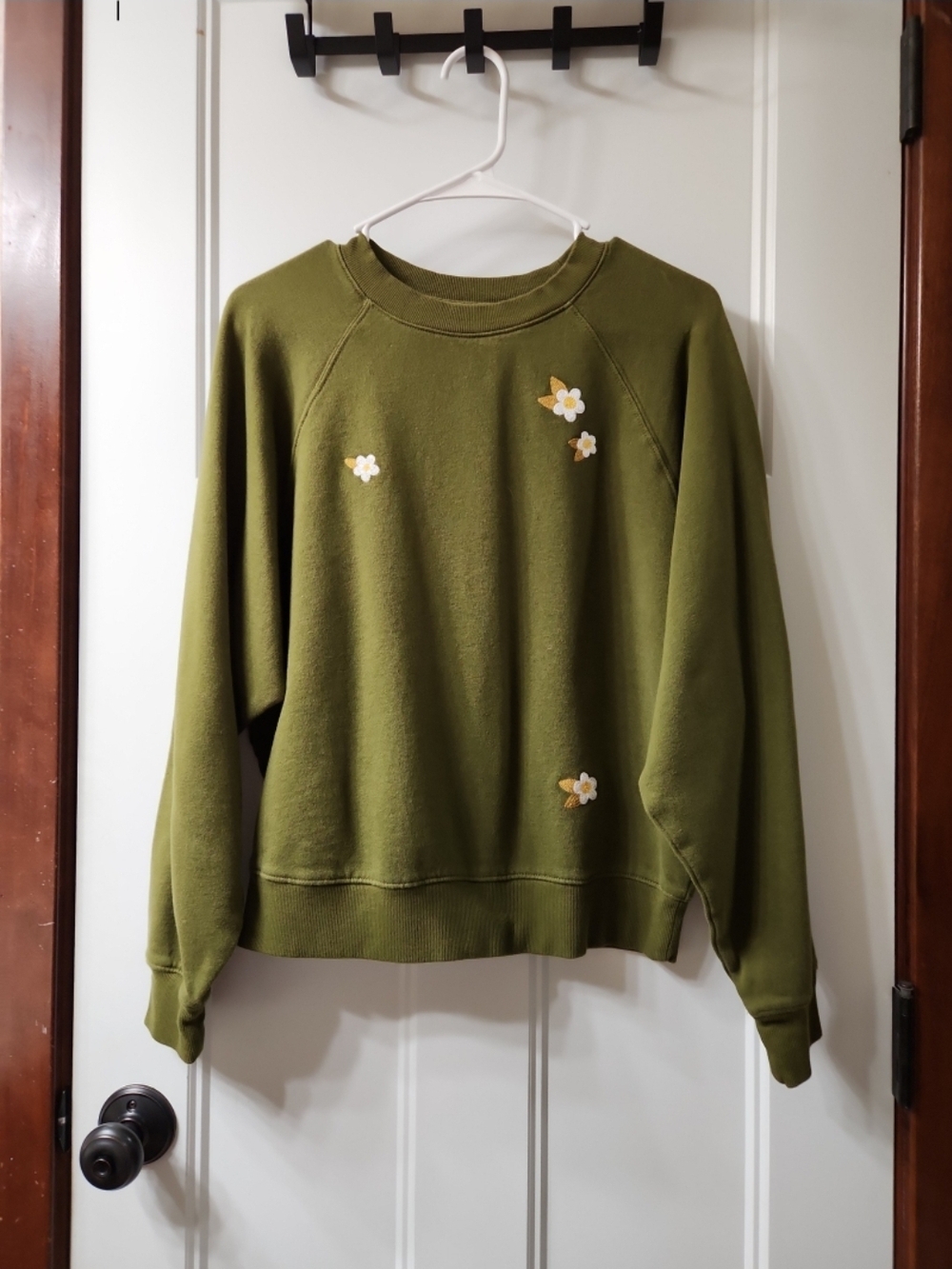 NWOT Old Navy Green Daisy Sweatshirt
